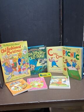 Berenstain Bears‎ Bundle 8 Books, DVD, Tape.